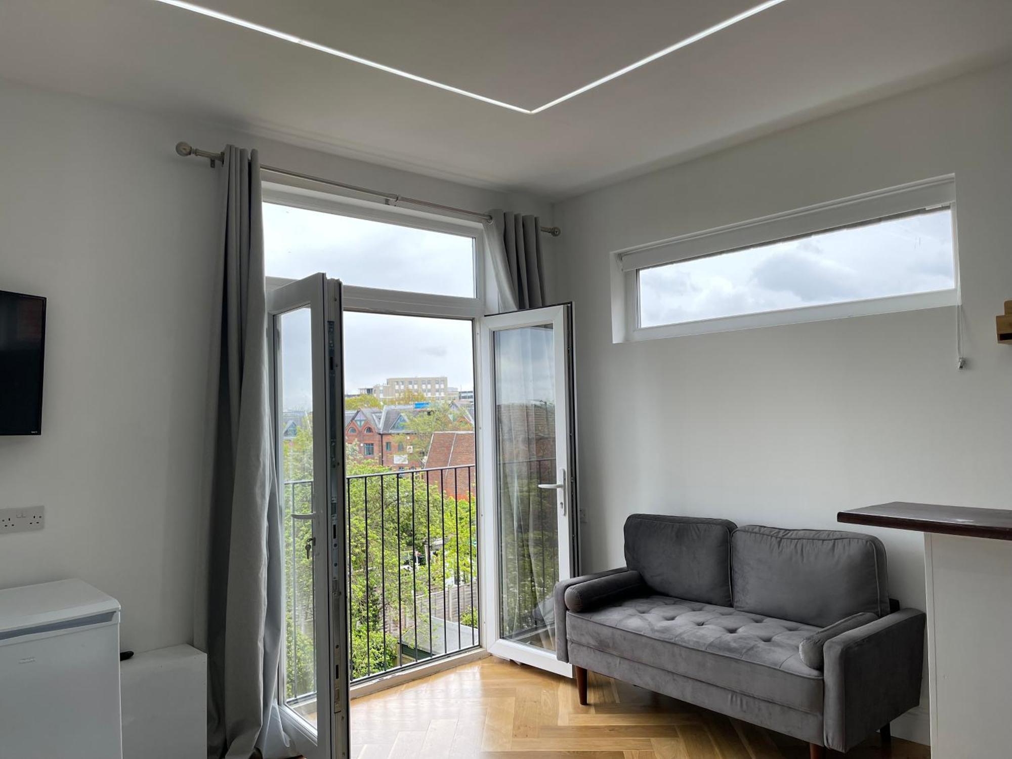 London Studios And Suites Harrow Exterior photo