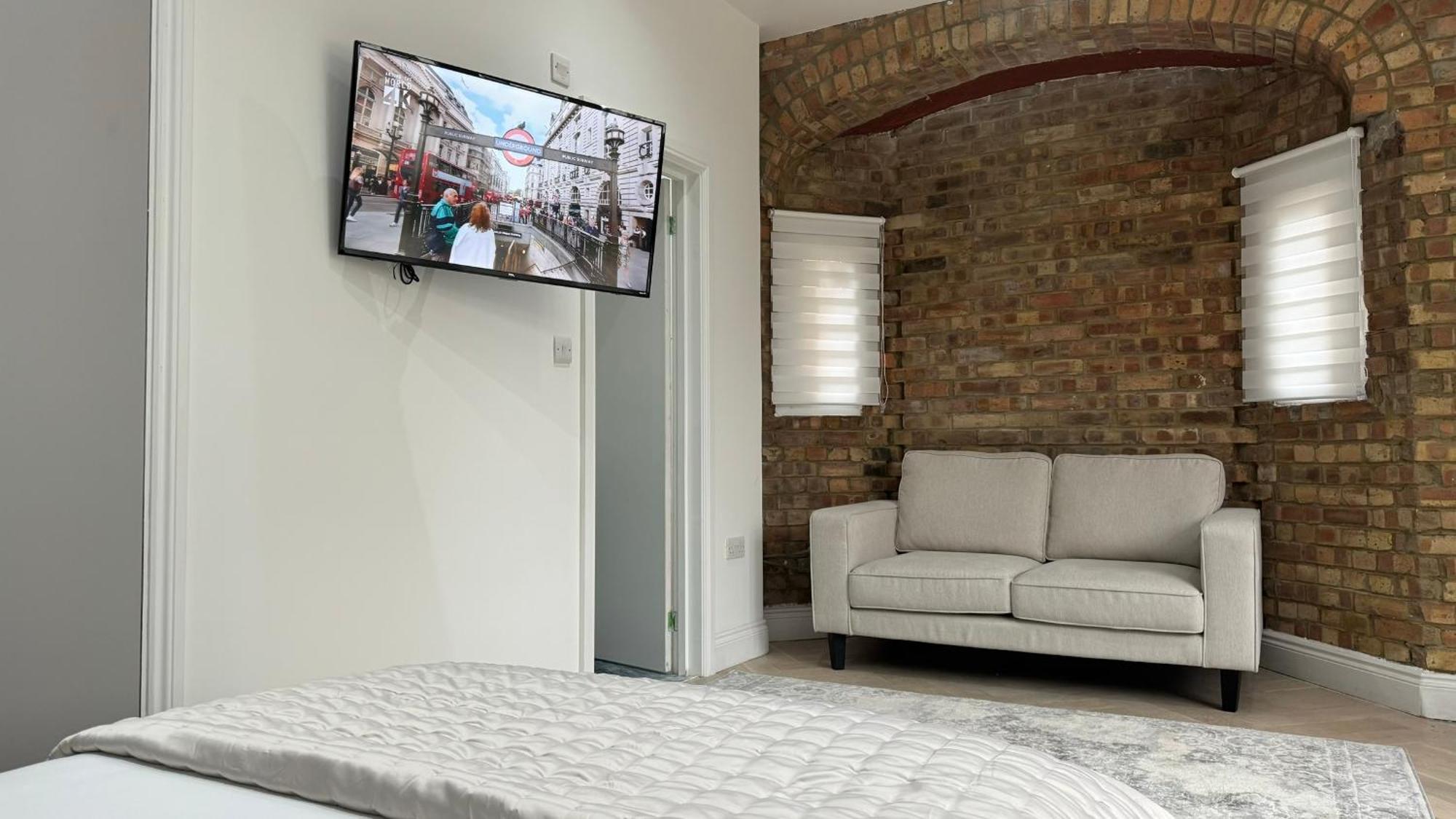 London Studios And Suites Harrow Exterior photo