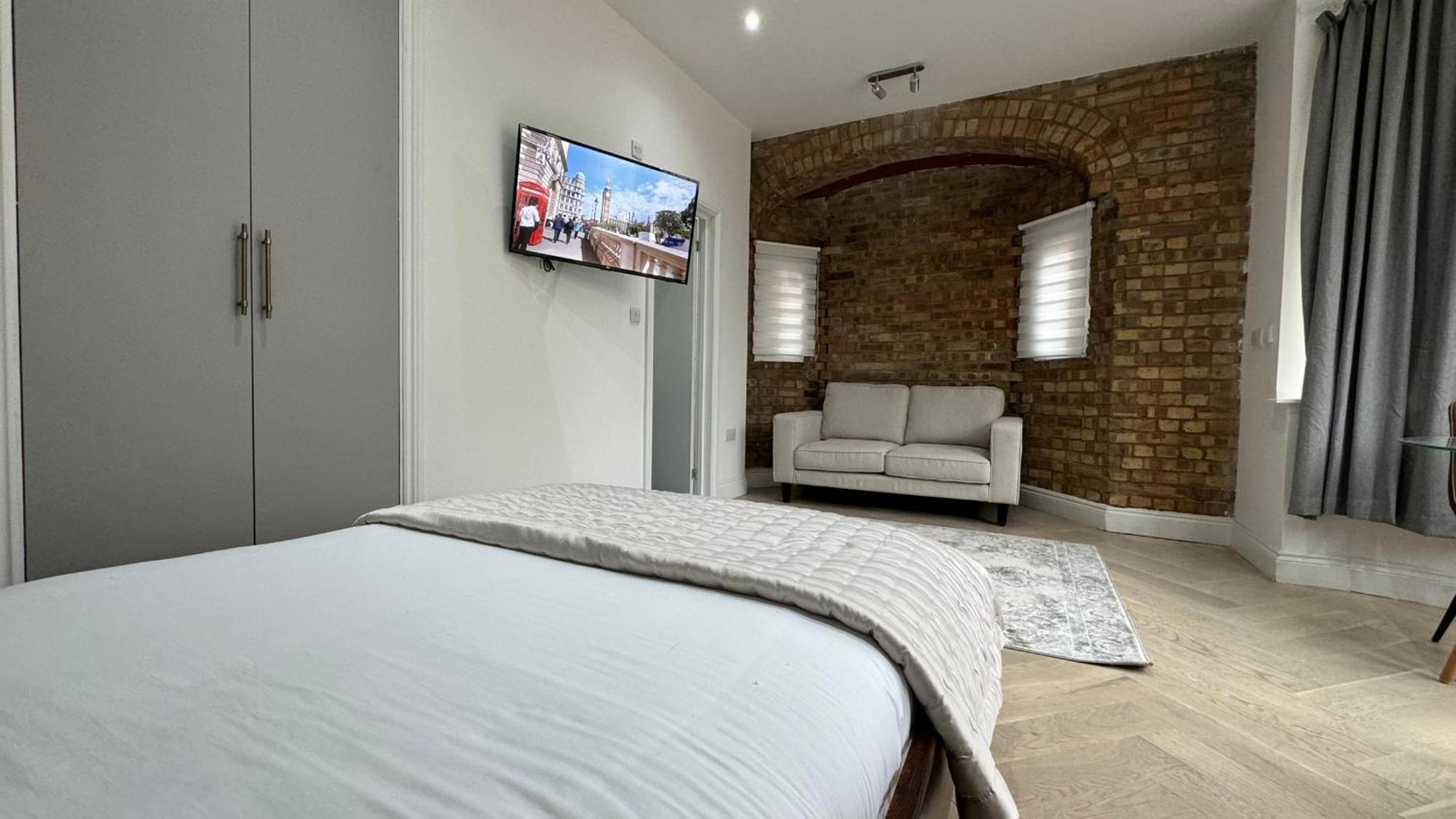 London Studios And Suites Harrow Exterior photo