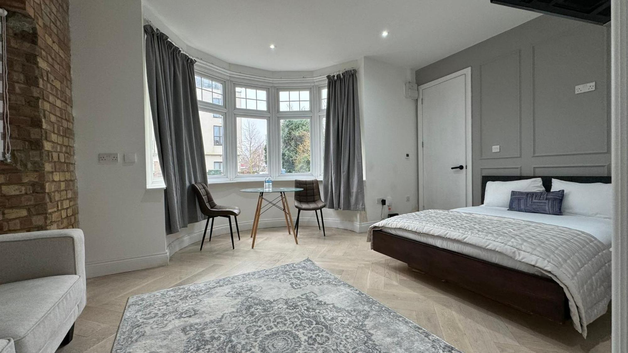 London Studios And Suites Harrow Exterior photo
