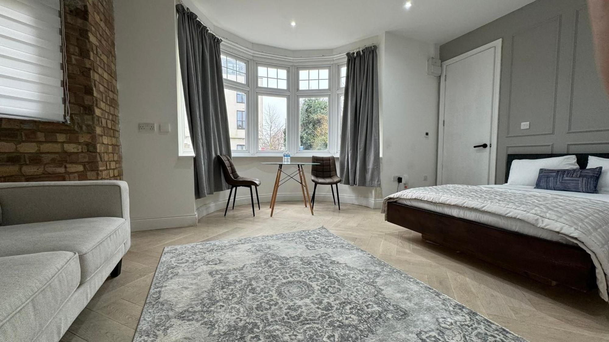 London Studios And Suites Harrow Exterior photo