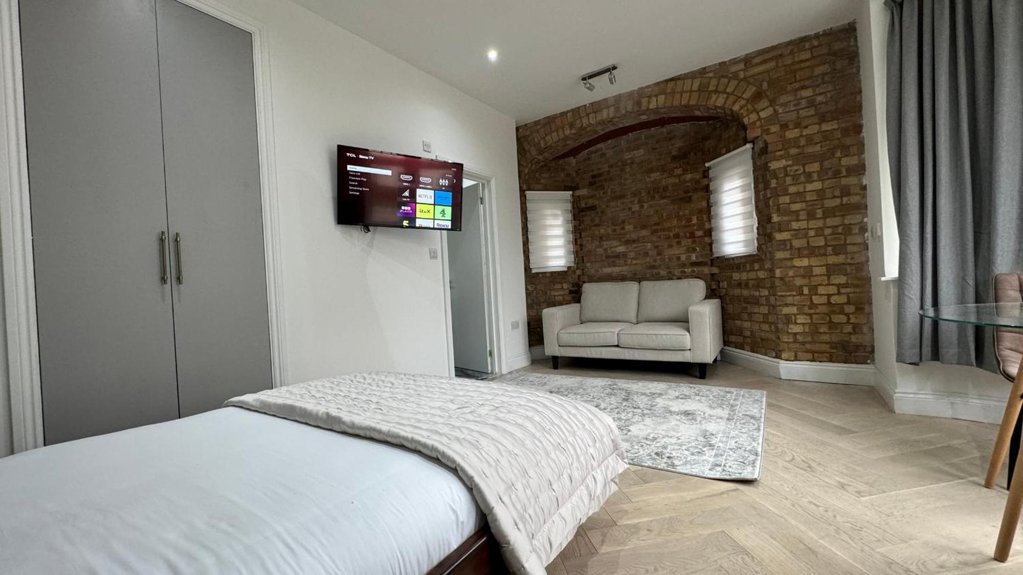 London Studios And Suites Harrow Exterior photo