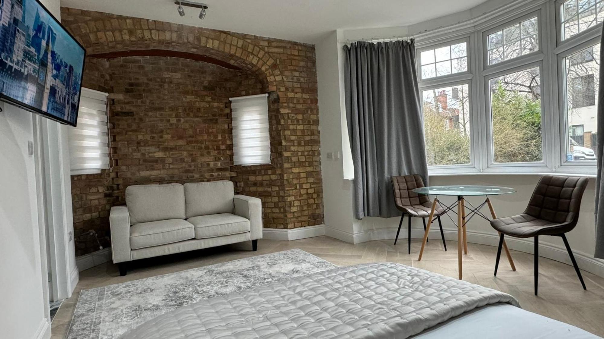London Studios And Suites Harrow Exterior photo