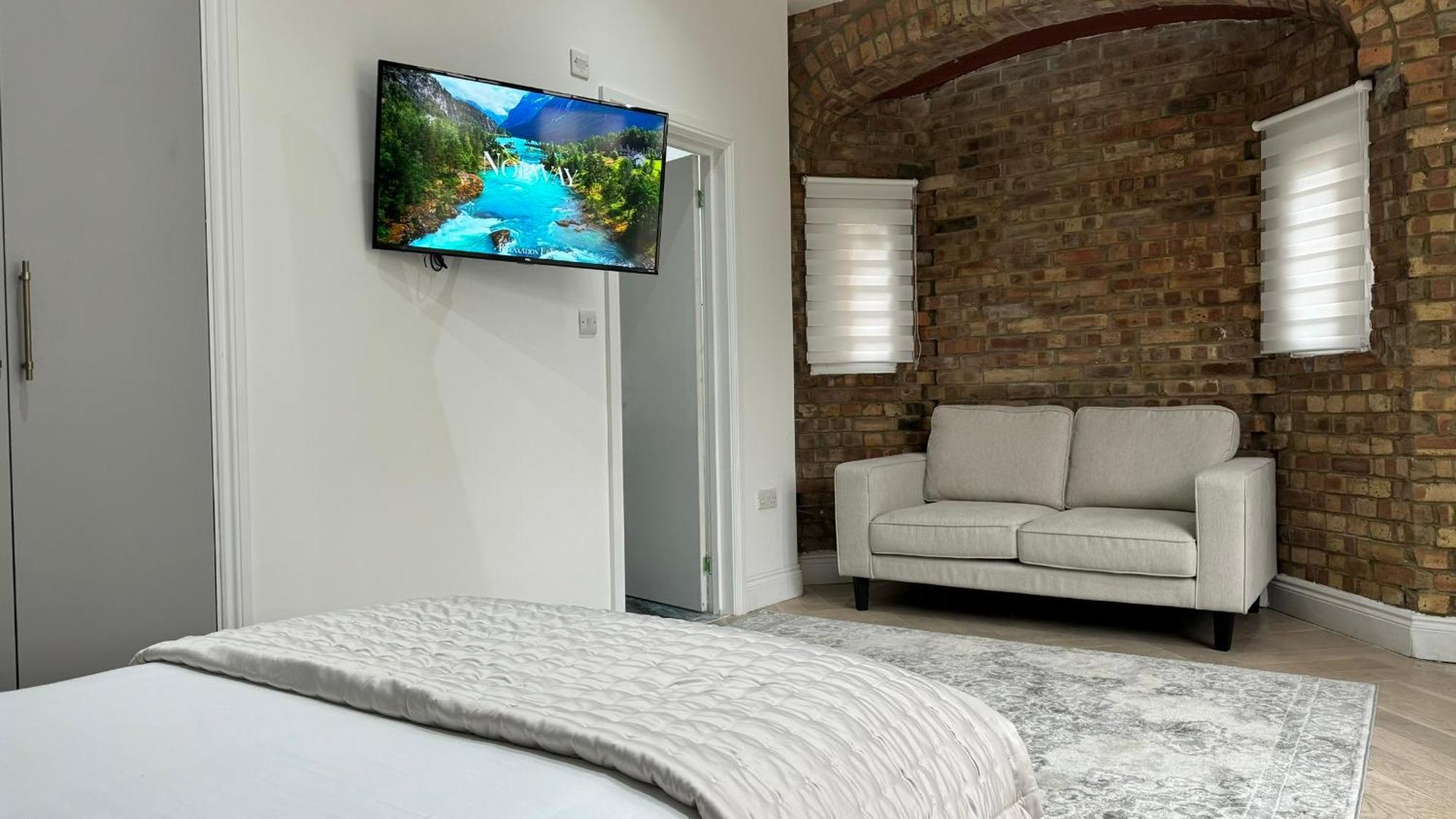 London Studios And Suites Harrow Exterior photo