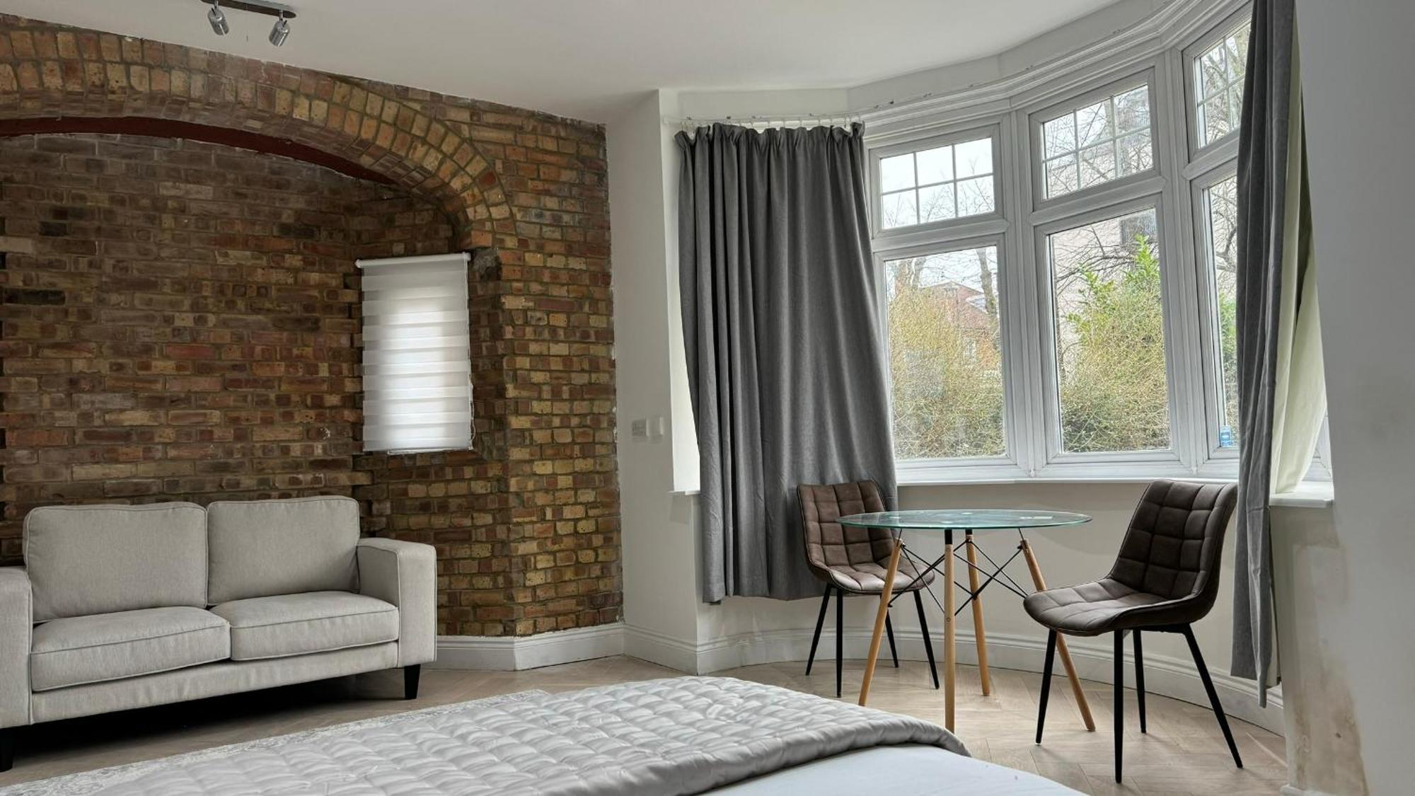 London Studios And Suites Harrow Exterior photo