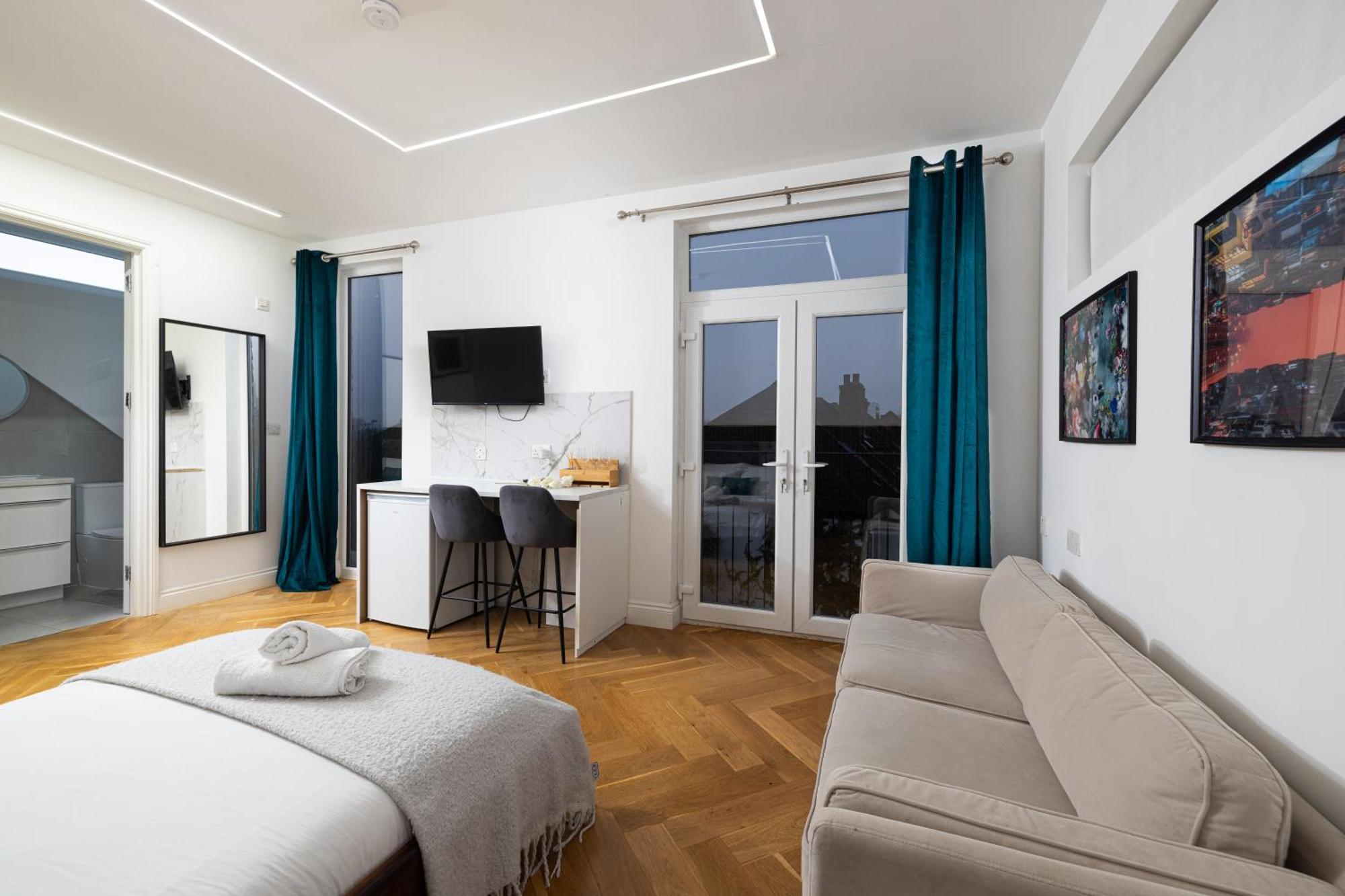 London Studios And Suites Harrow Exterior photo