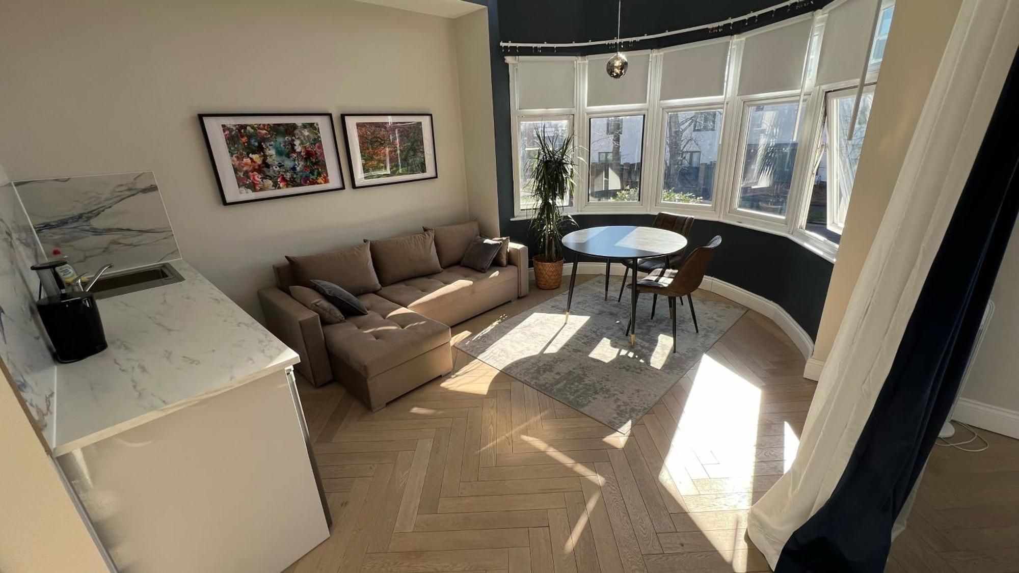 London Studios And Suites Harrow Exterior photo