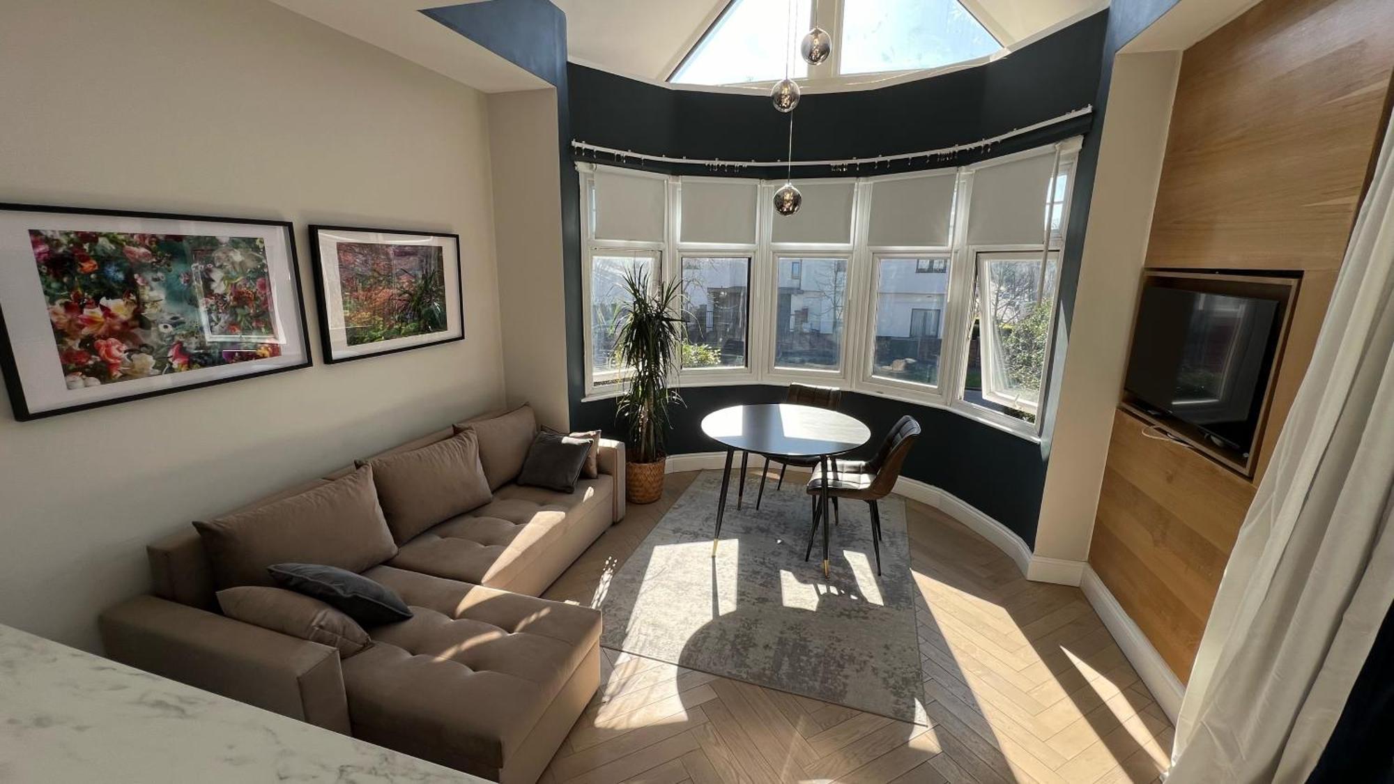 London Studios And Suites Harrow Room photo